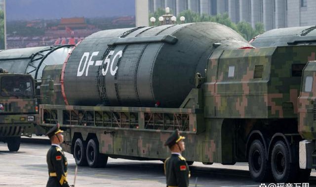 九三阅兵结束，岛内情绪高涨，美防长对华服软！赖清德还在嘴硬